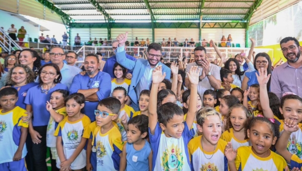 Gladson inaugura espaço multiuso na Escola São Francisco de Assis I